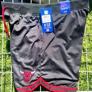 Ultra Game NBA Chicago Bulls Mesh Shorts – Men’s XL – Black/Red – NWT